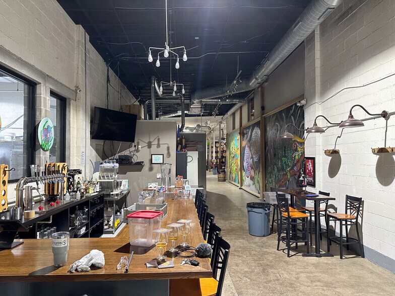 More Photos Of 721-745 Taylor Ave, Columbus Warehouse For Lease