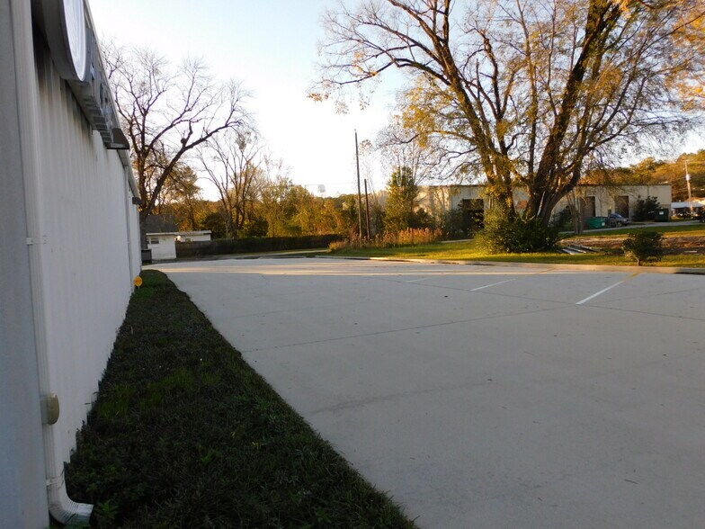 More Photos Of 7950 US-31 Hwy, Calera Office For Sale