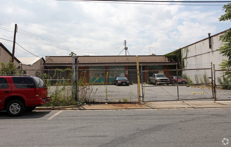 More Photos Of 5003 Creston St, Hyattsville Warehouse For Lease