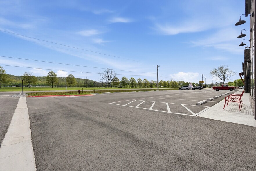 More Photos Of 2355 Center St, Fayetteville Storefront For Lease