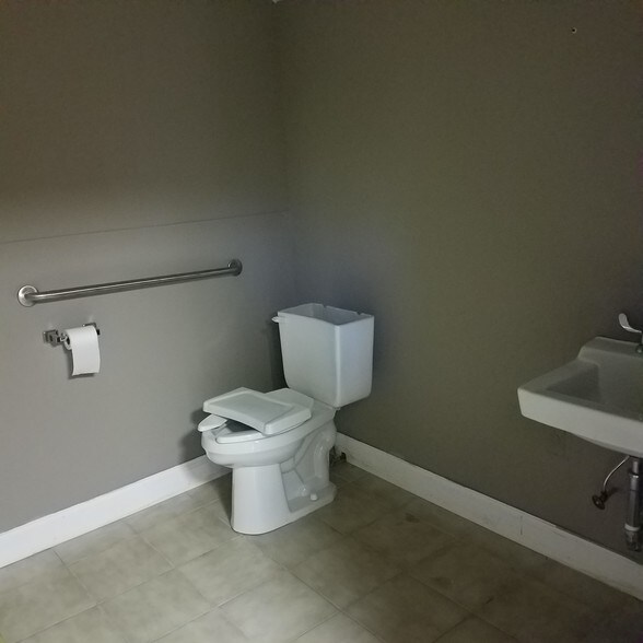 More Photos Of 1358-1360 Willis Ave, Albertson Freestanding For Sale