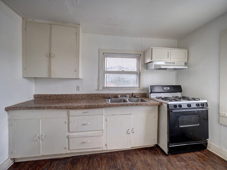 More Photos Of 1106 E Huisache Ave, Kingsville Apartments For Sale