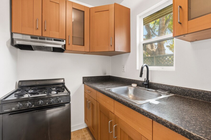 More Photos Of 215 Lolita St, Encinitas Apartments For Sale