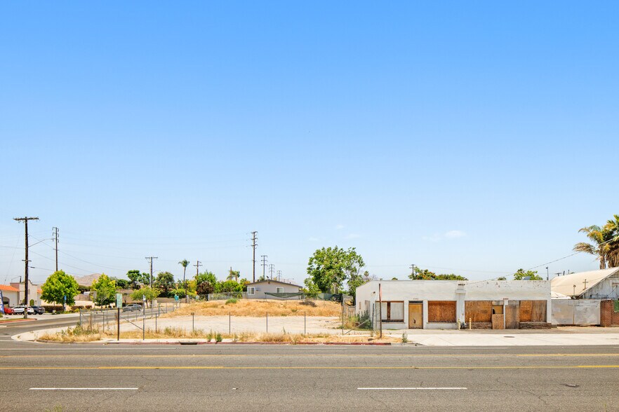 More Photos Of 2350 N Main St, Riverside Freestanding For Sale