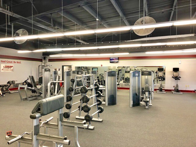 More Photos Of 304 Heritage Dr, Oxford General Retail For Lease