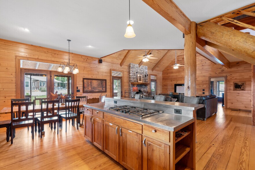 More Photos Of 3607 Lone Man Mountain Rd, Wimberley Hotel For Sale