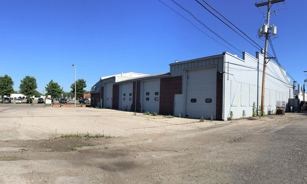 More Photos Of 1441 Central Ave, Columbus Auto Repair For Lease