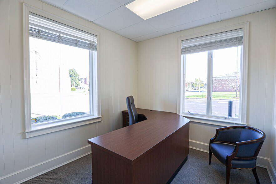 More Photos Of 630 Jefferson St, Paducah Office For Sale