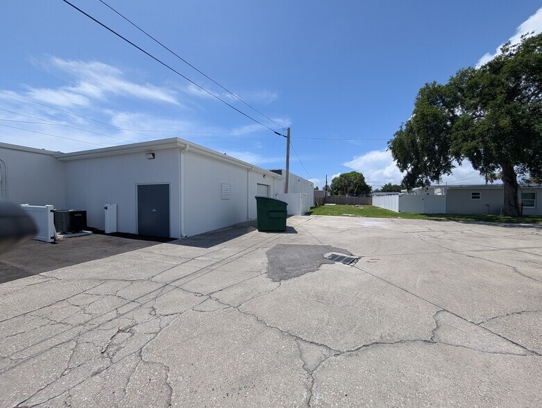 More Photos Of 404 S Babcock St, Melbourne Freestanding For Lease