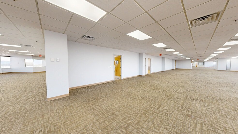 More Photos Of 9485 Regency Square Blvd, Jacksonville Office For Lease
