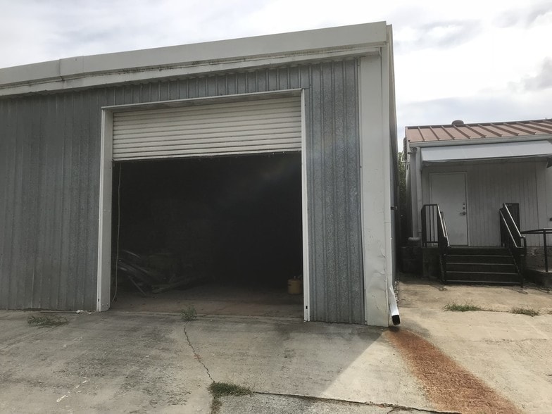 More Photos Of 876 Montreal Rd, Clarkston Warehouse For Lease