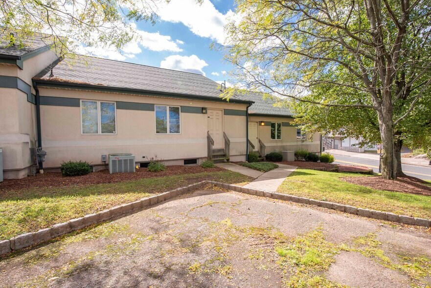 More Photos Of 17-19 S Main St, Manville Loft Creative Space For Lease