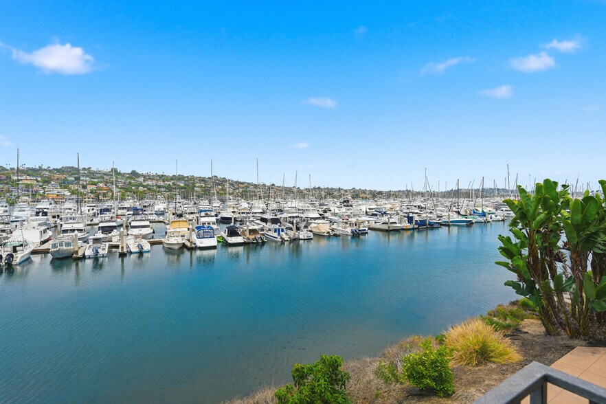 More Photos Of 1551 Shelter Island Dr, San Diego Hotel For Lease