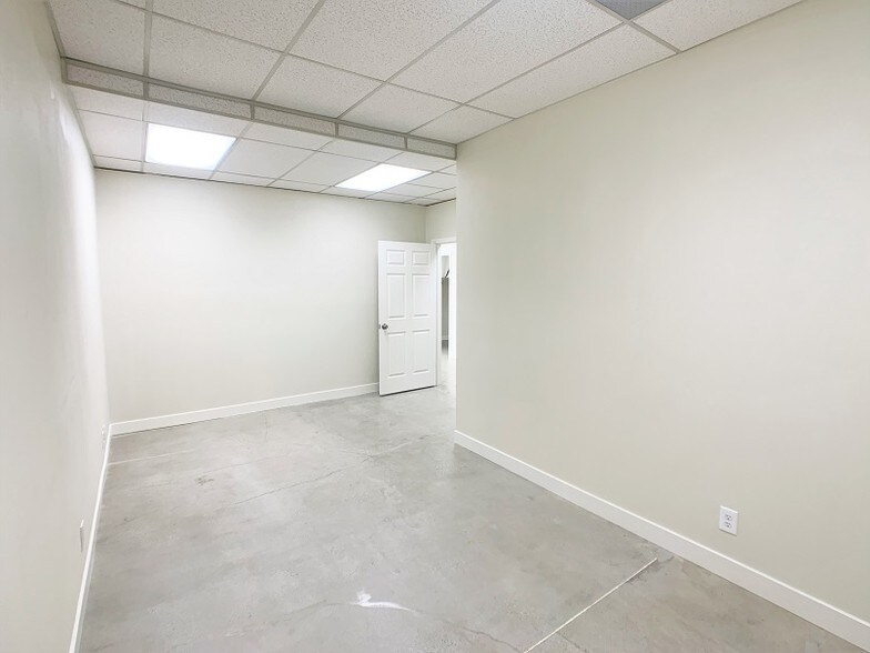 More Photos Of 935 N Vignes St, Los Angeles Auto Dealership For Lease