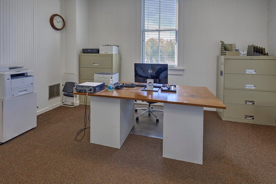 More Photos Of 210 Main St, Gladstone Apartments For Lease