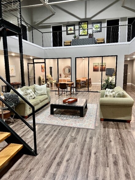 More Photos Of 416 S Glenwood Ave, Dalton Light Manufacturing For Sale