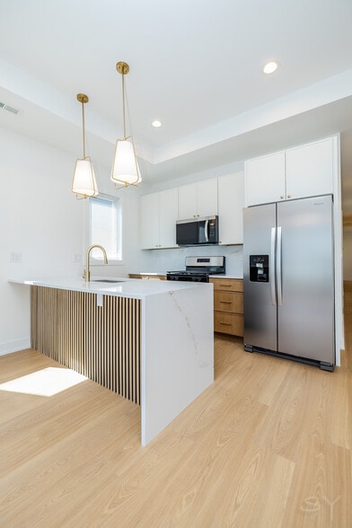 More Photos Of 6044 Eberhart ave, Chicago Apartments For Sale