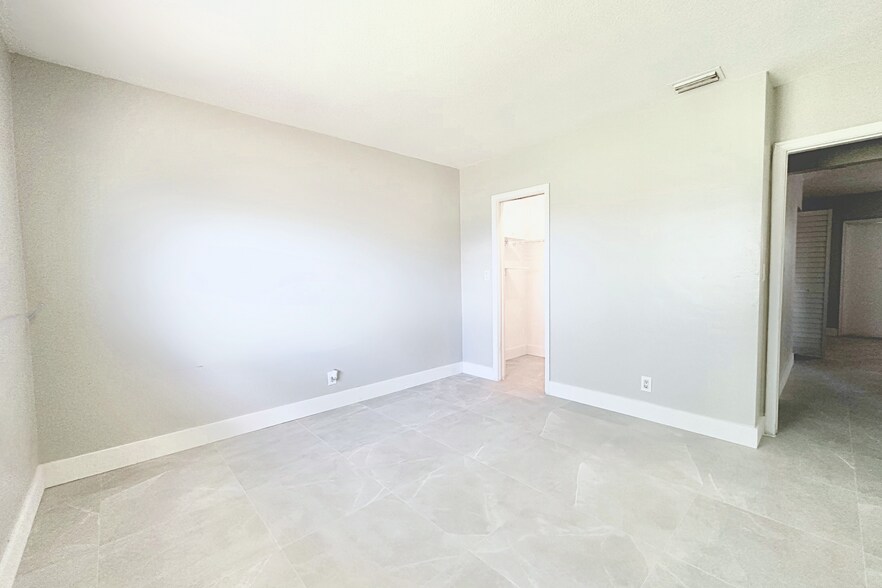 More Photos Of 999 W Prospect Rd, Oakland Park Apartments For Sale
