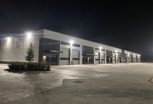 More Photos Of 23645 Gosling Rd, Spring Showroom For Lease