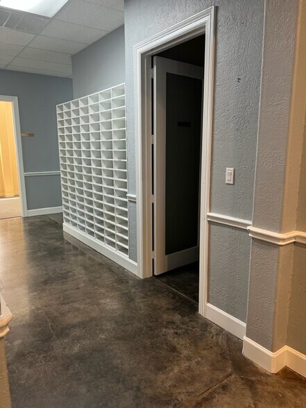 More Photos Of 4500-4506 Highway 6, Sugar Land Freestanding For Lease