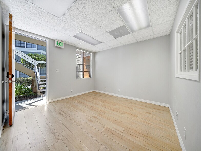 More Photos Of 2900 Bristol St, Costa Mesa Office For Sale