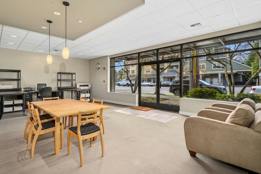 More Photos Of 3121 W Government Way, Seattle Apartments For Lease
