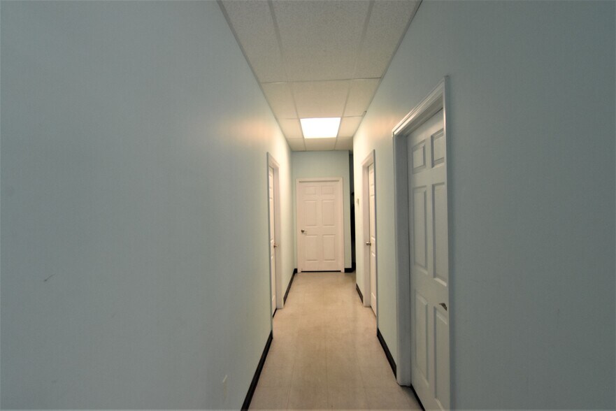 More Photos Of 10841-10857 Park Dr, Riverview Medical For Sale