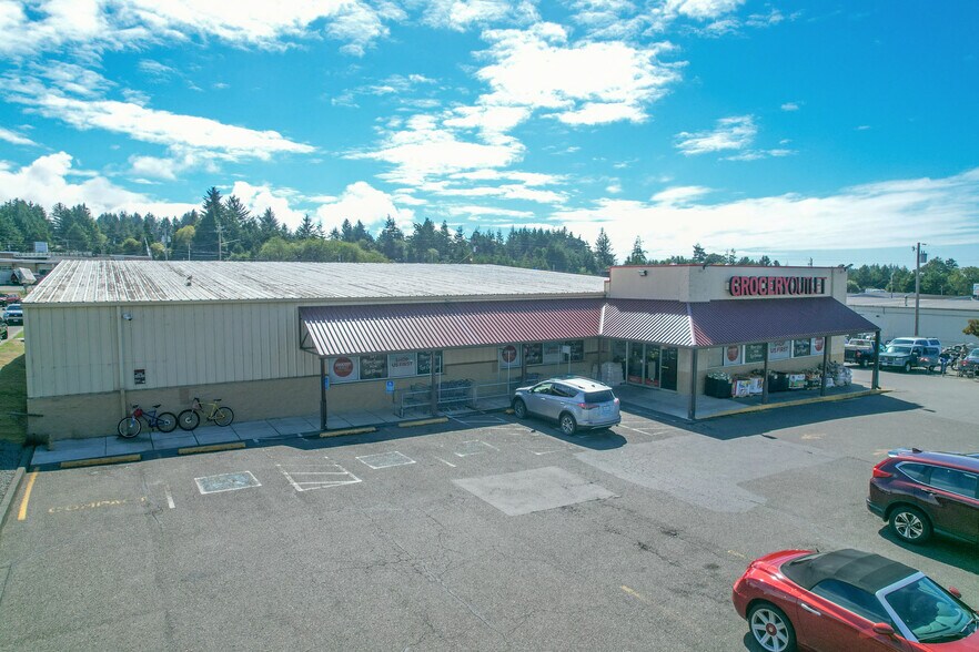 More Photos Of 1385 Newmark Ave, Coos Bay Supermarket For Sale