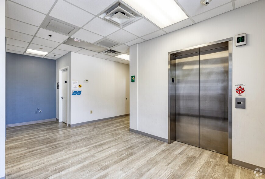 More Photos Of 1914 4th St N, Saint Petersburg Storefront Retail Office For Lease