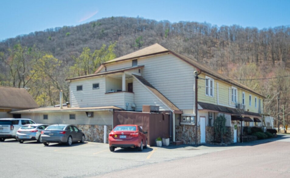 Primary Photo Of 6638 Pennsylvania 61, Shamokin, PA, USA, Shamokin Restaurant For Sale