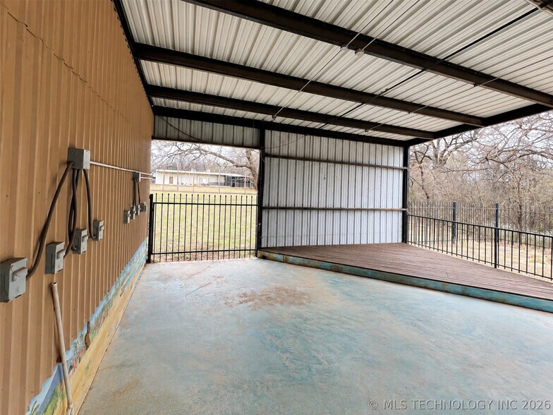 More Photos Of 5268 S Highway 377, Kingston Bar For Sale