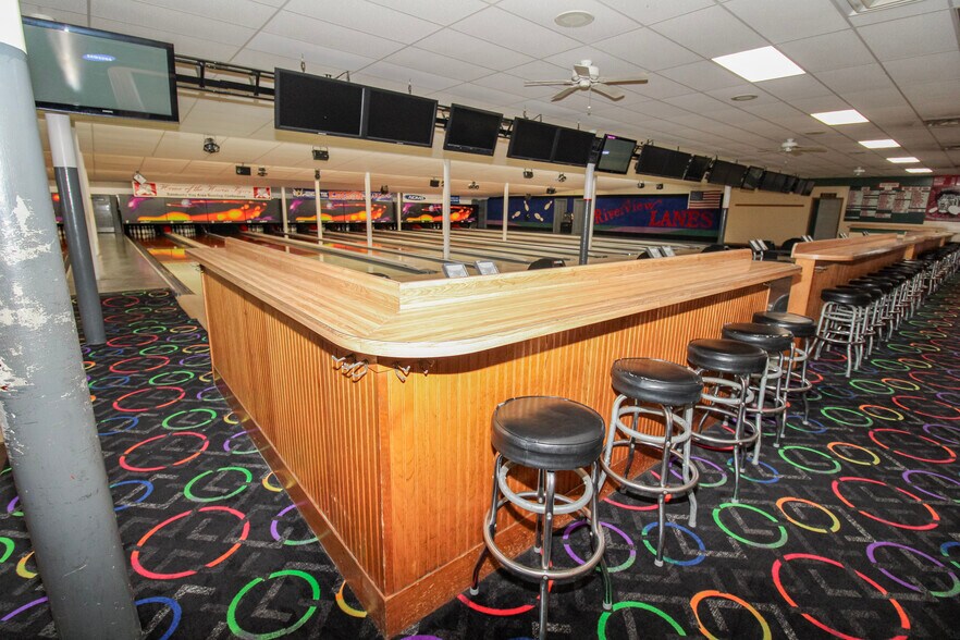 More Photos Of 125 Main St, Huron Bowling Alley For Sale