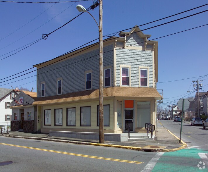 More Photos Of 437 Bay St, Taunton Storefront Retail Residential For Sale