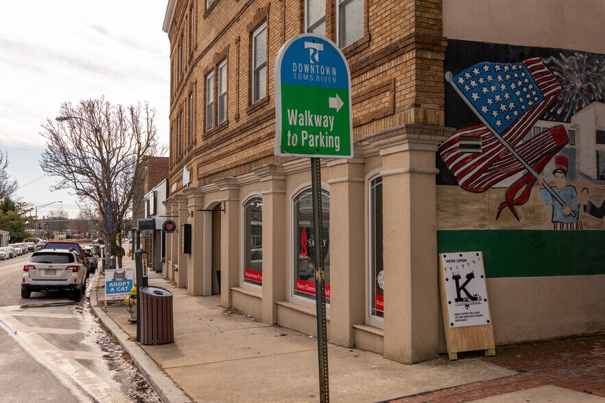 More Photos Of 24 Main St, Toms River Bank For Lease
