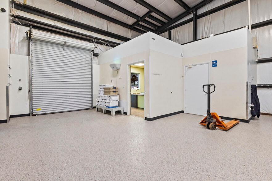 More Photos Of 1250-1264 SW Biltmore St, Port Saint Lucie Warehouse For Sale