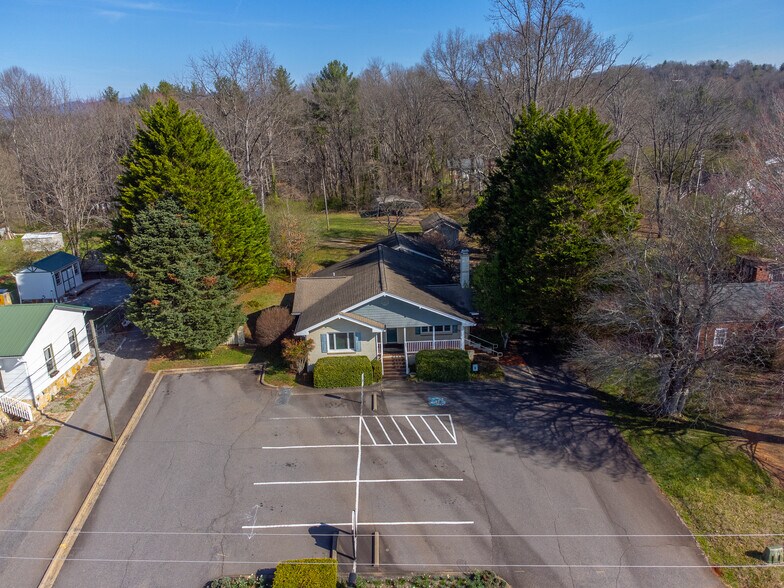 More Photos Of 156 White Oak St, Franklin Medical For Sale