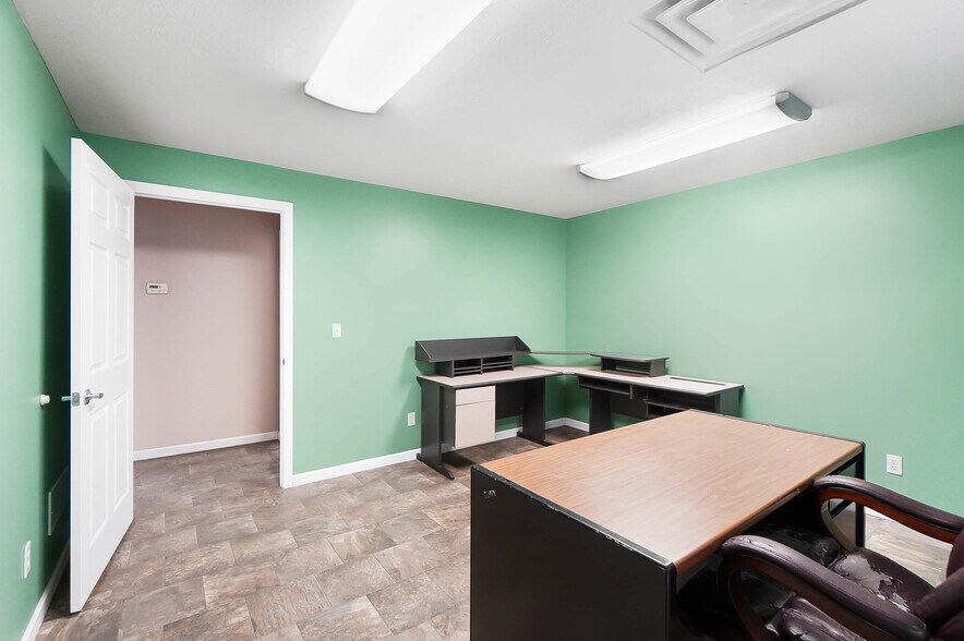 More Photos Of 6220 Knollwood Rd, Springfield Warehouse For Sale