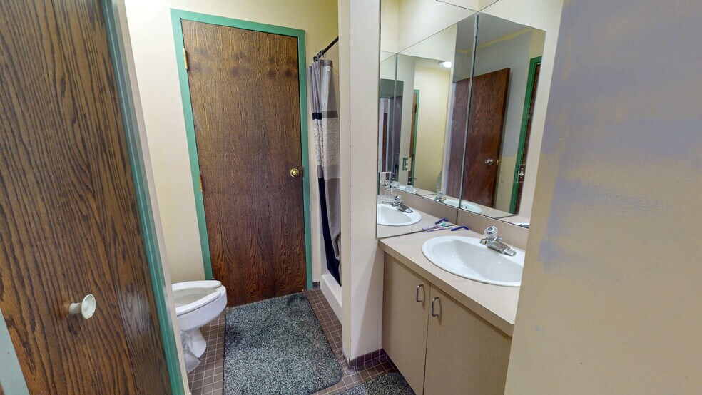 More Photos Of 68 Center St, Waterbury Storefront Retail Residential For Sale