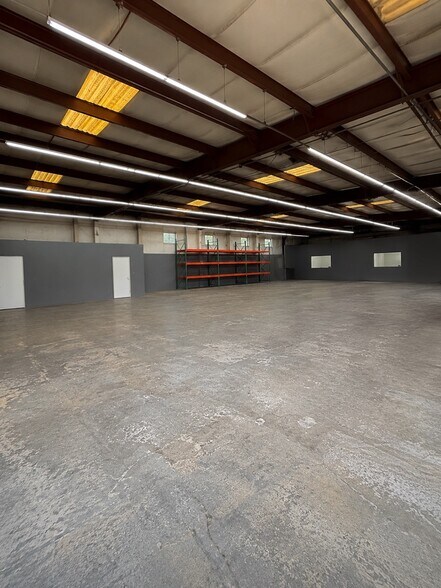 More Photos Of 75 Industrial Blvd, Eastman Showroom For Sale