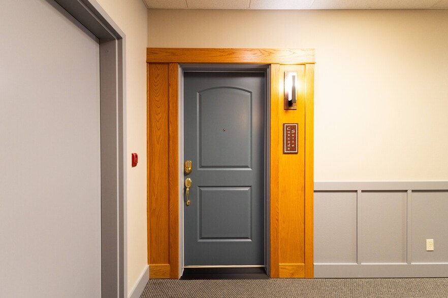 More Photos Of 360 Knechtel Way NE, Bainbridge Island Apartments For Sale