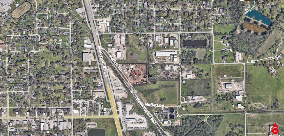 Primary Photo Of 513 Moffet Rd, Clute Warehouse For Sale