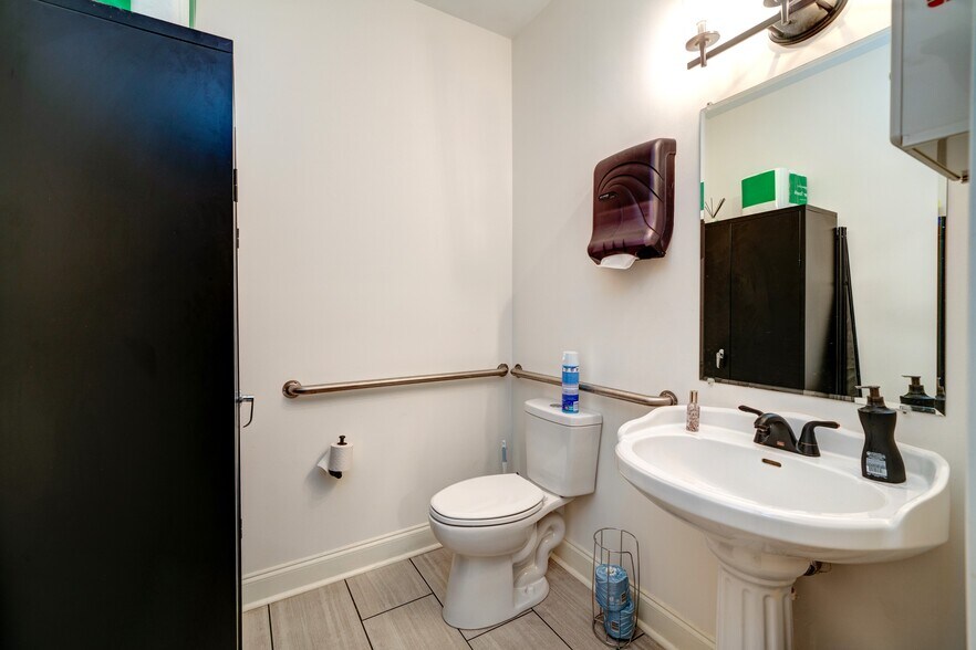 More Photos Of 401-413 Creekstone Rdg, Woodstock Office Residential For Sale