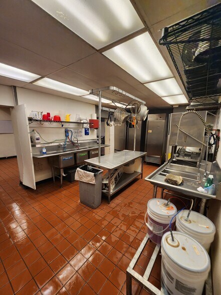 More Photos Of 321 N Main St, Hendersonville Restaurant For Lease