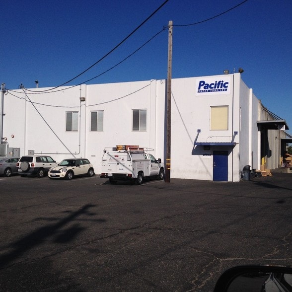 More Photos Of 1025 98th Ave, Oakland Distribution For Sale