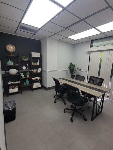 More Photos Of 2121 Corporate Square Blvd, Jacksonville Office For Lease