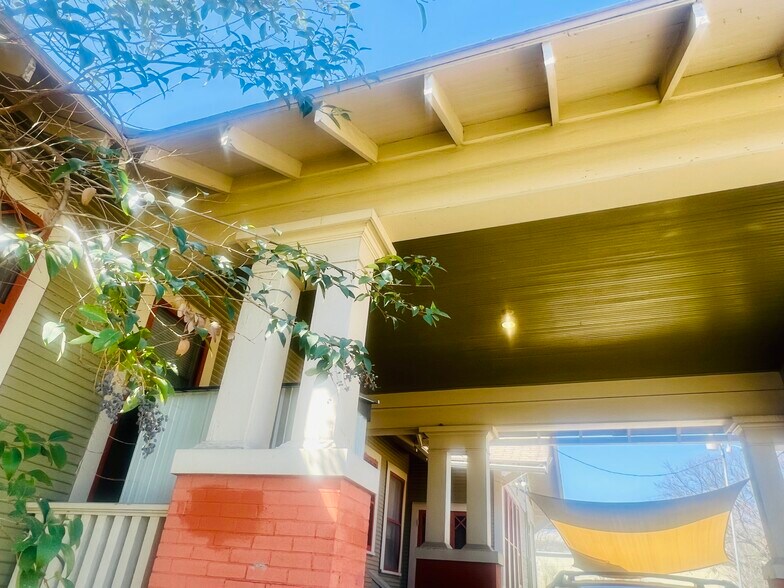 More Photos Of 403 Blanco Rd, San Antonio General Retail For Sale