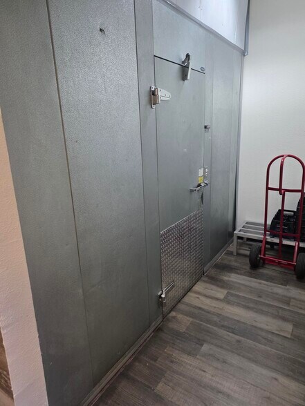 More Photos Of 3242 E Desert Inn Rd, Las Vegas Storefront Retail Office For Lease