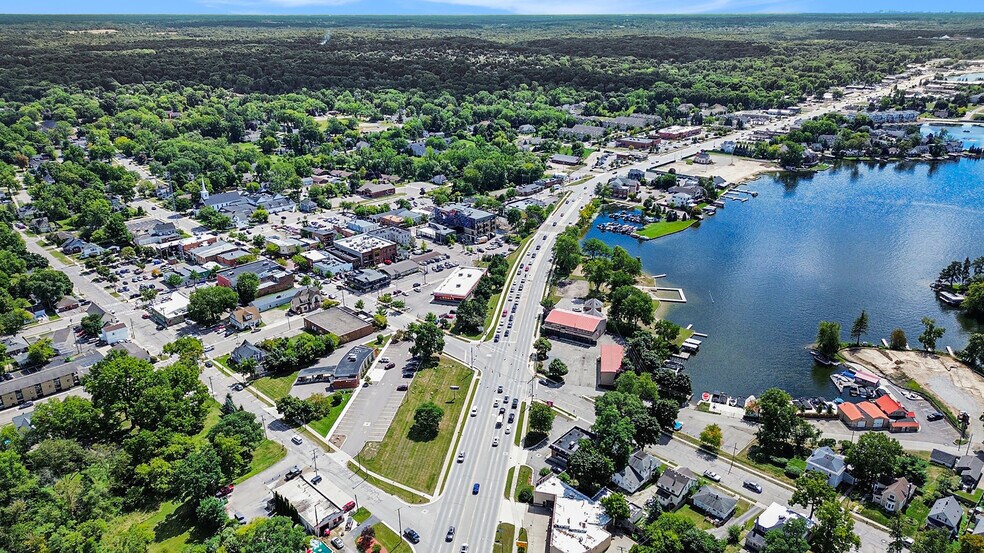 More Photos Of 425 N Park Blvd, Lake Orion Medical For Sale
