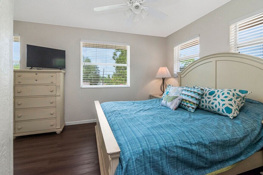 More Photos Of 10532 67th Ave, Seminole Specialty For Sale