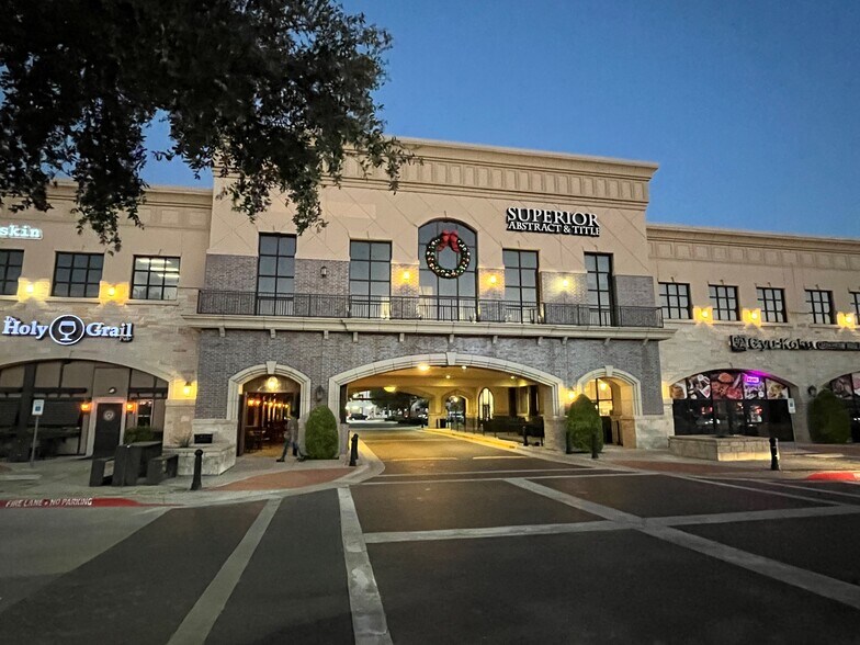 More Photos Of 8240 Preston Rd, Plano Unknown For Lease